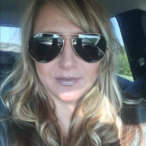 Meet your Posher, Adrienne